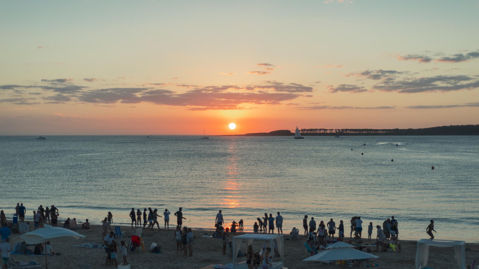 Enjoy Punta Del Este Ngoại thất bức ảnh Sunset at the beach