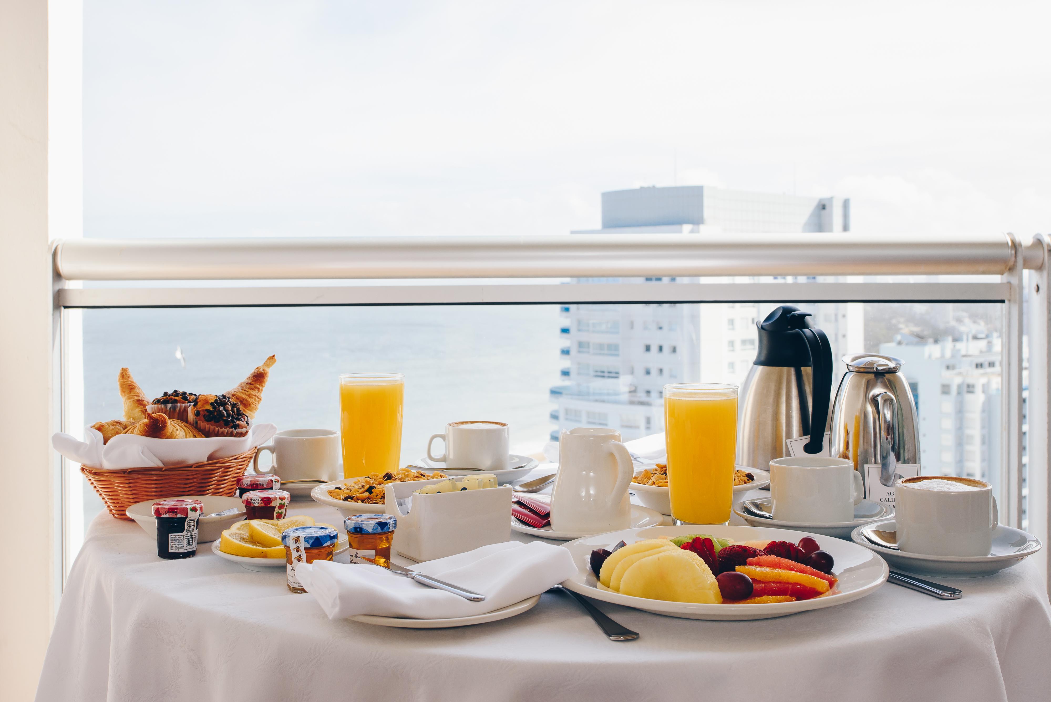 Enjoy Punta Del Este Ngoại thất bức ảnh A typical breakfast