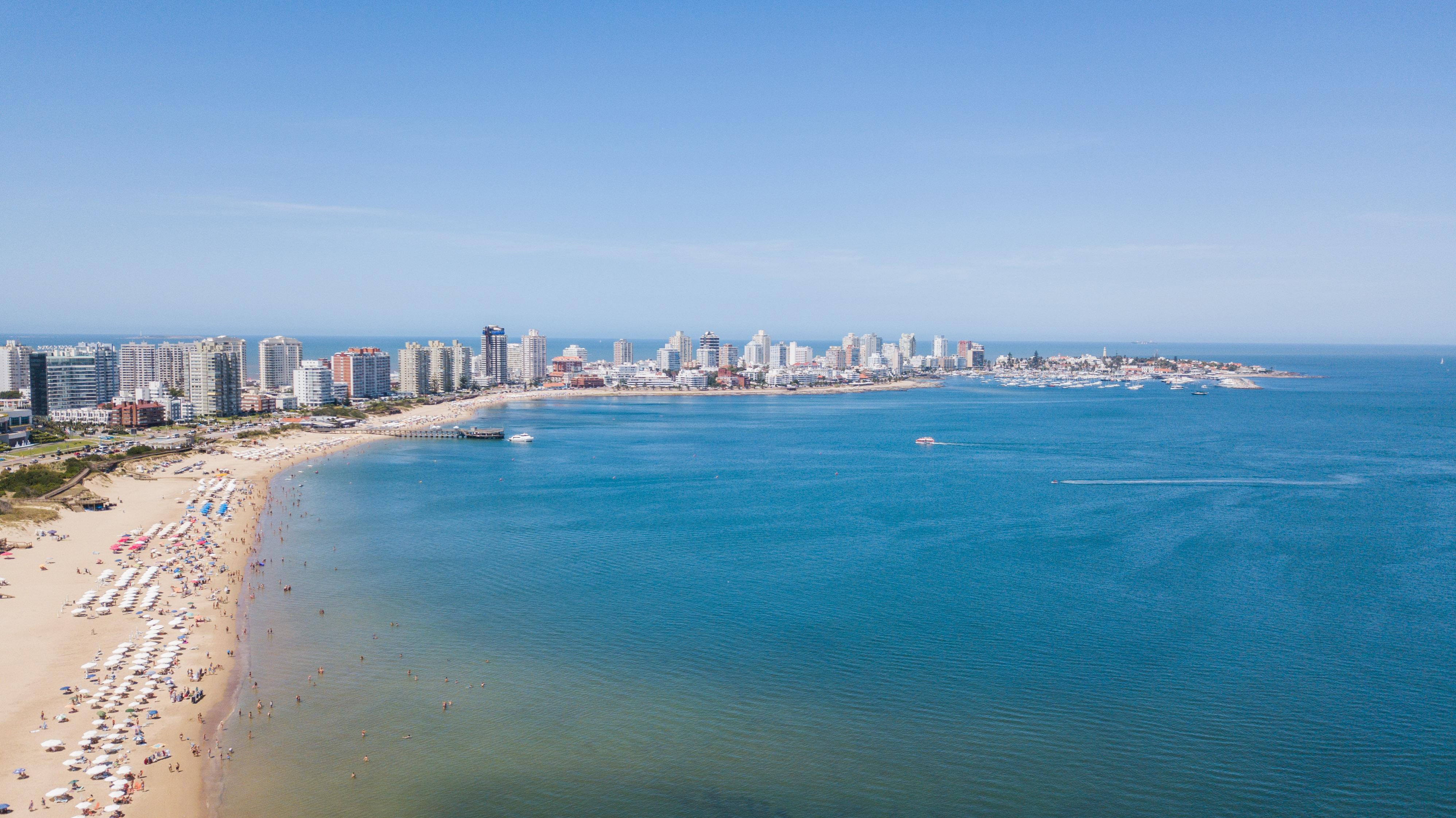 Enjoy Punta Del Este Ngoại thất bức ảnh View of the city from the sea