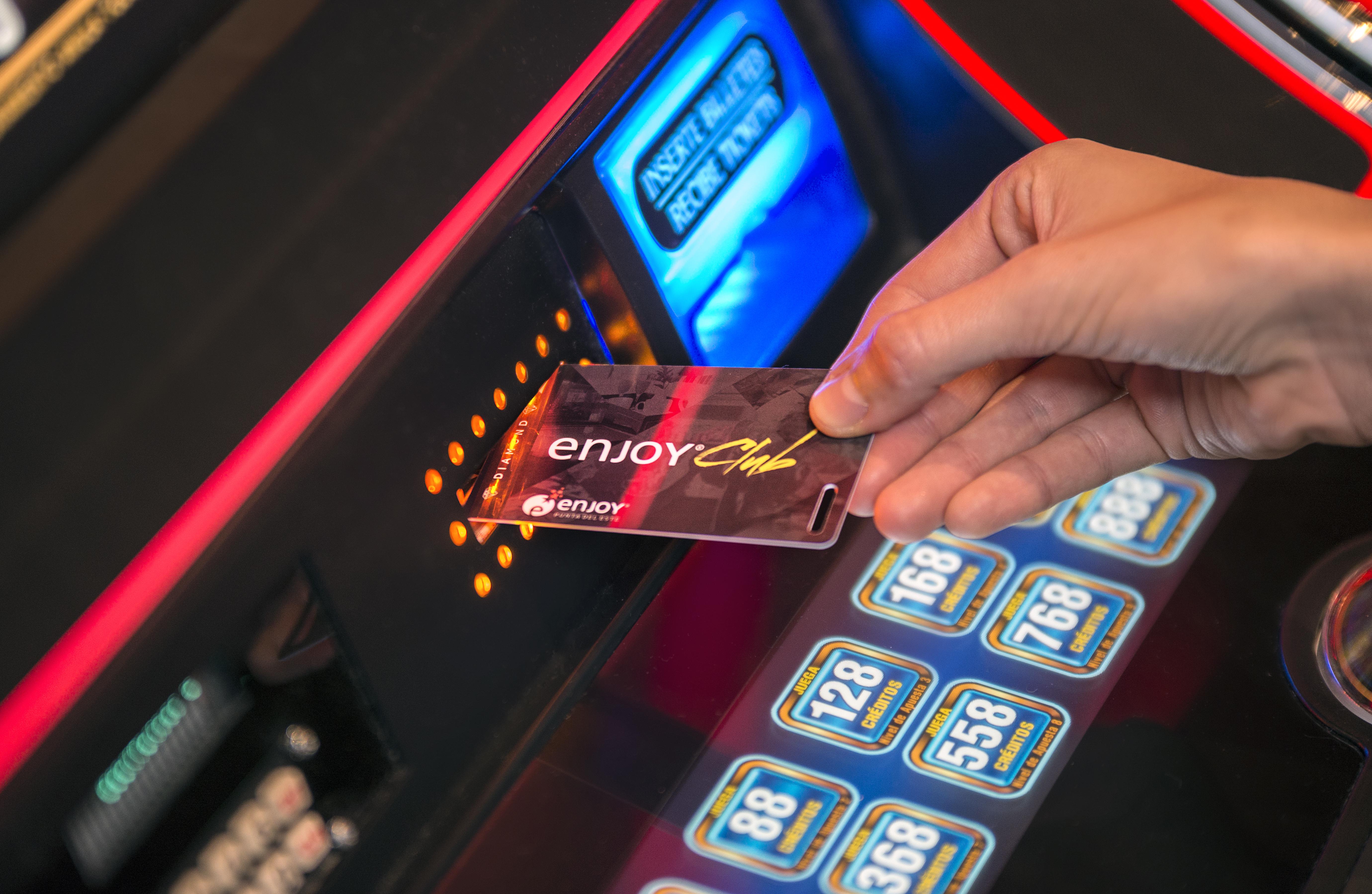 Enjoy Punta Del Este Ngoại thất bức ảnh A card being inserted into a slot machine