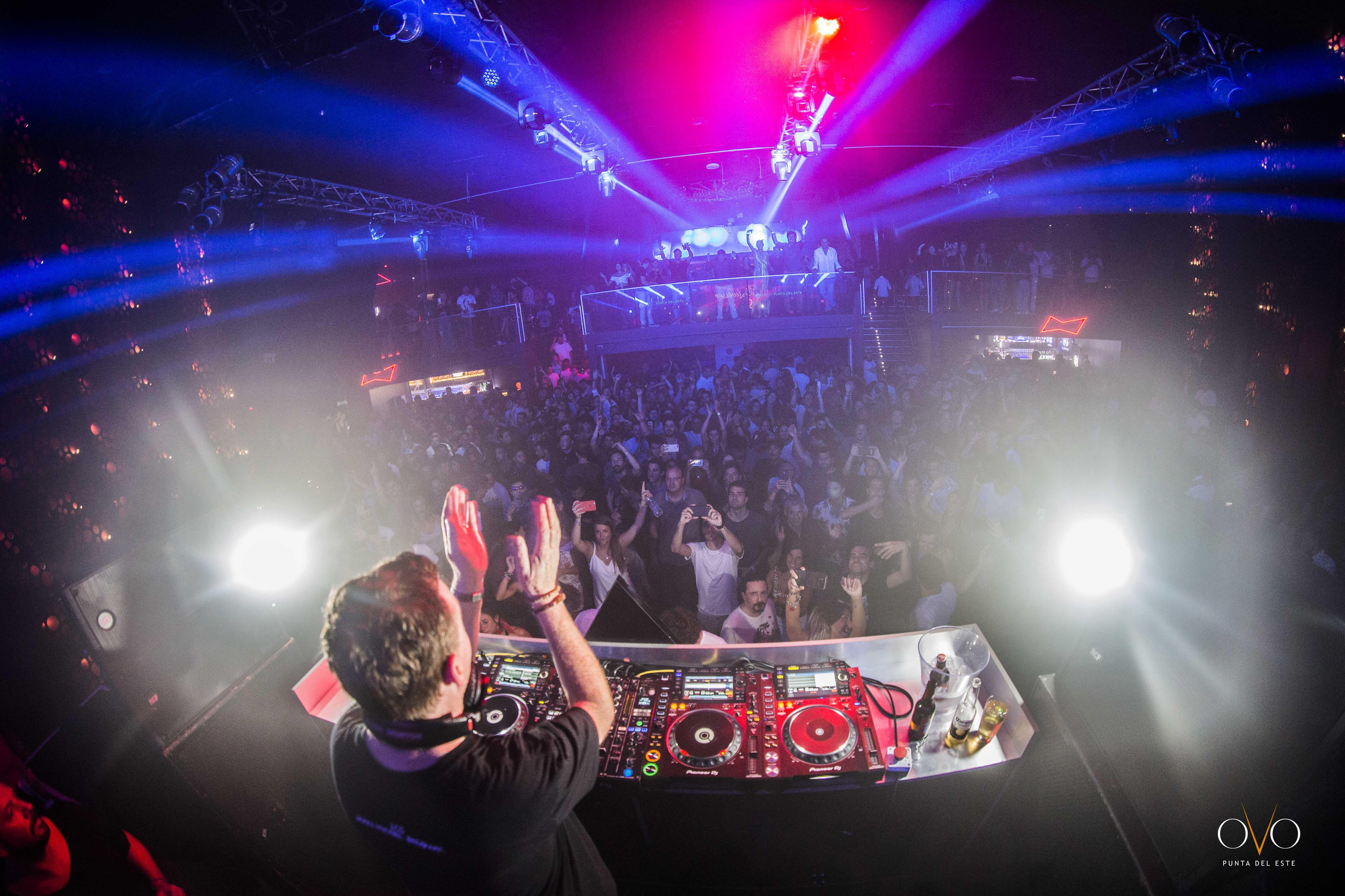 Enjoy Punta Del Este Ngoại thất bức ảnh DJ performing at a nightclub