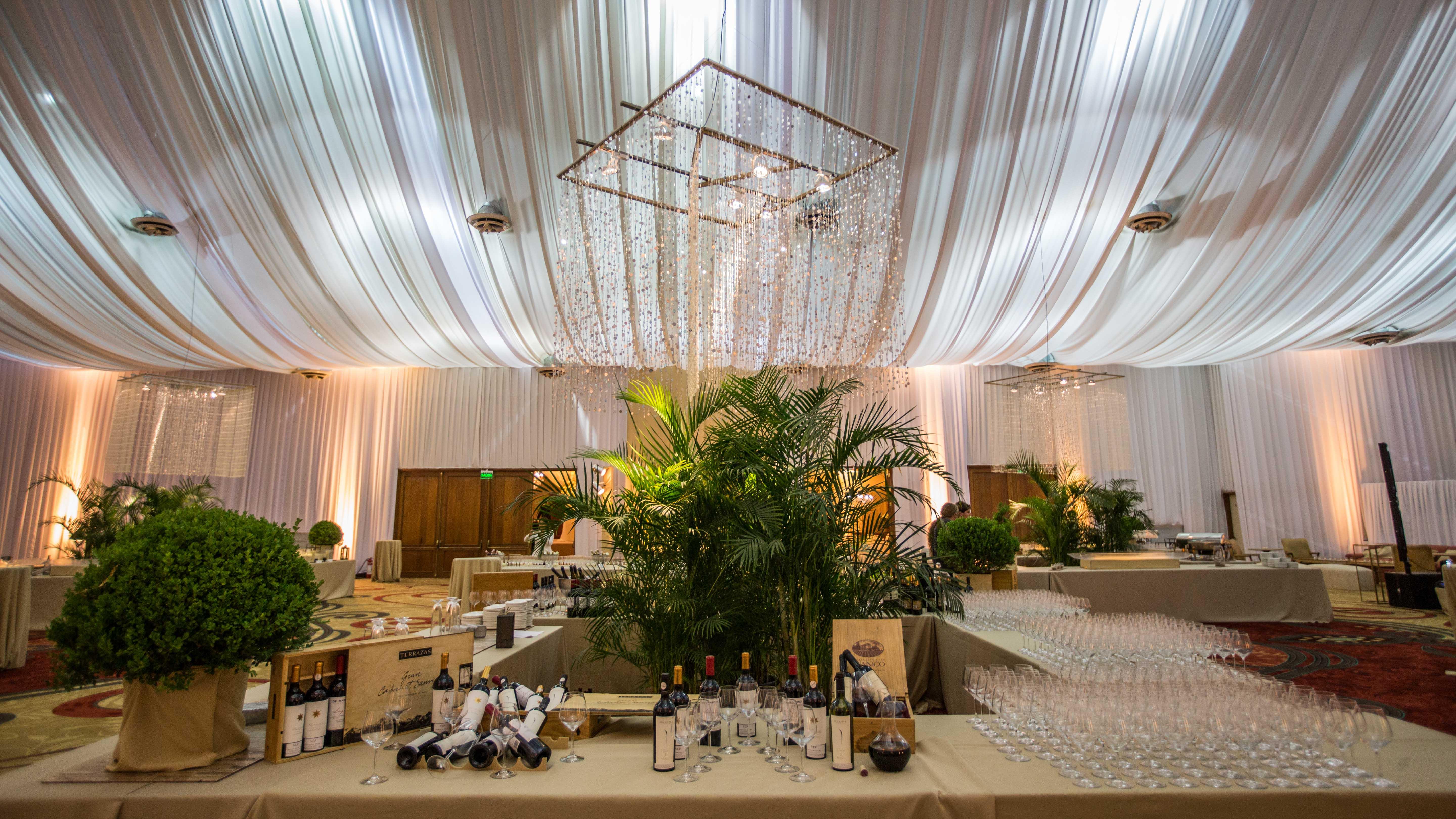 Enjoy Punta Del Este Ngoại thất bức ảnh The interior of the tent at the 2011 event