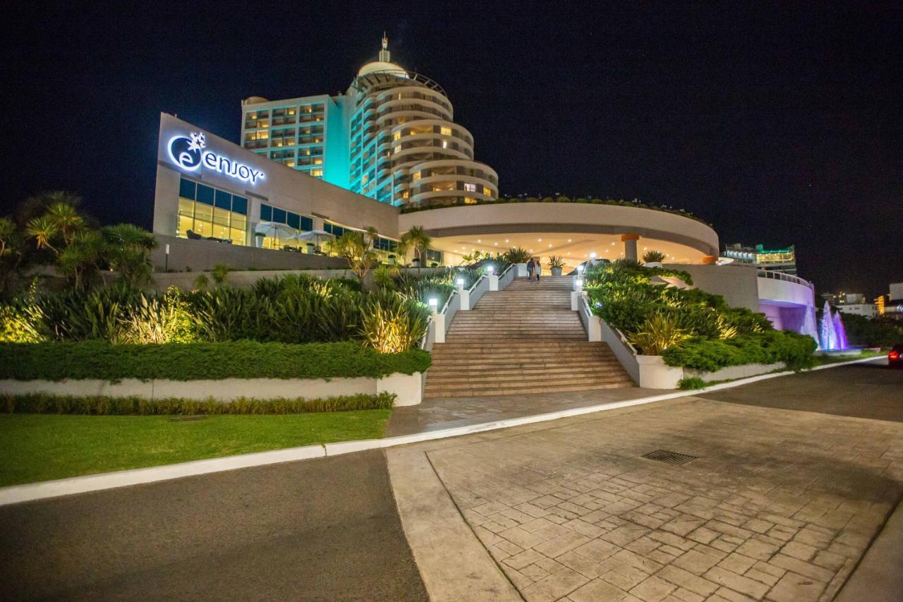 Enjoy Punta Del Este Ngoại thất bức ảnh The resort at night
